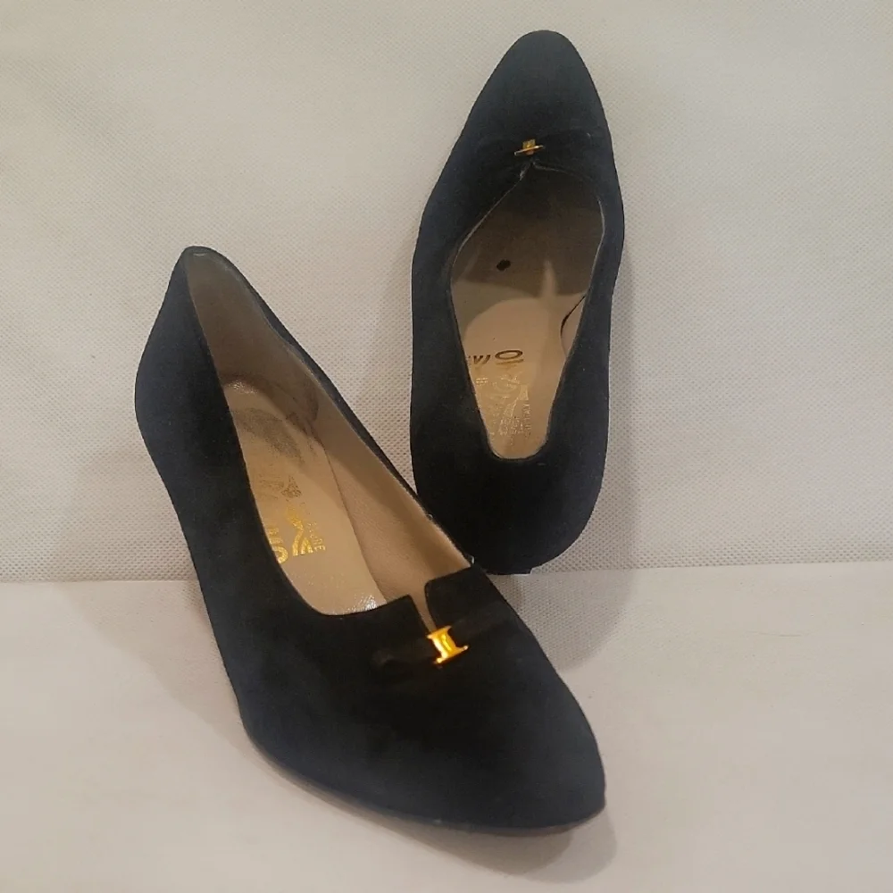 SALVATORE FERRAGAMO BLACK SUEDE 2-3/4